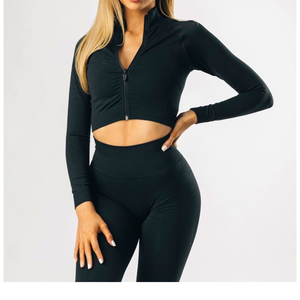 ISO- Alphalete amplify jacket !!!